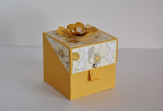 Sweet as Honey Favor Box by Diana Gibson at Splitcoaststampers